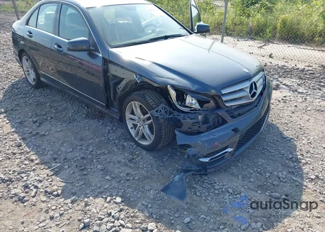 2013 Mercedes-Benz C 300 Luxury 4Matic/Sport 4Matic из США, поврежденный, VIN WDDGF8AB1DG109808